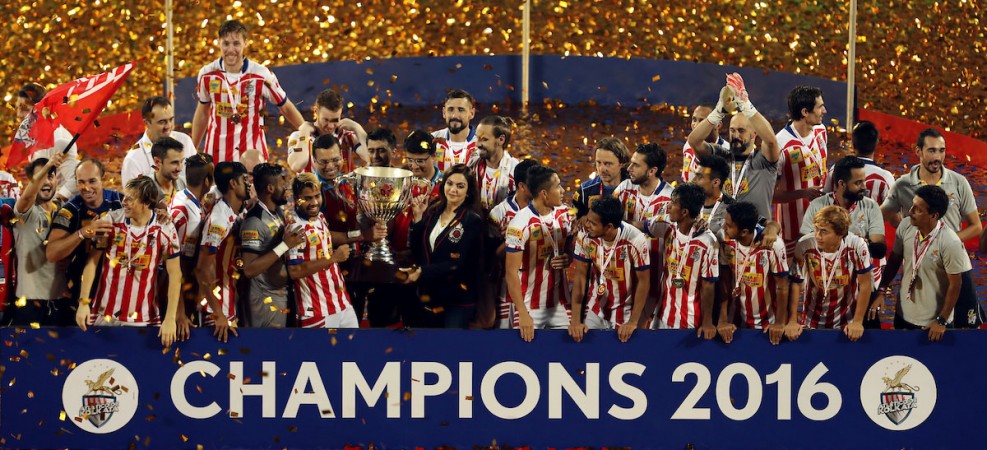 ATK celebrate after lifting the ISL 2016 trophy atletico de kolkata
