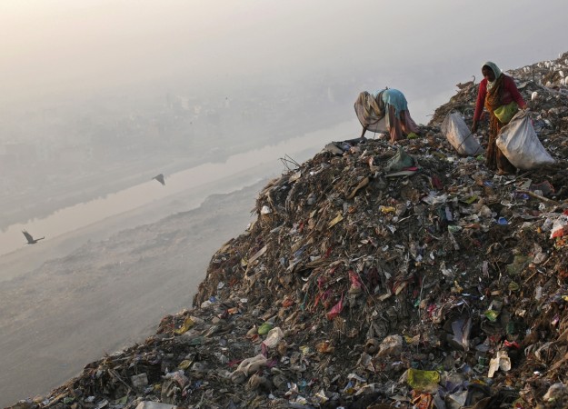 garbage pile delhi