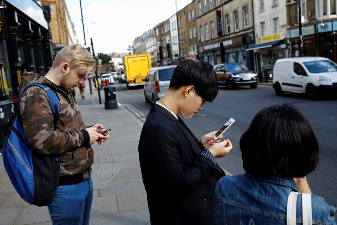 Smartphone toiletpaper,