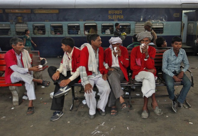 Indian railways, Railway coolies, India rail porters, coolies