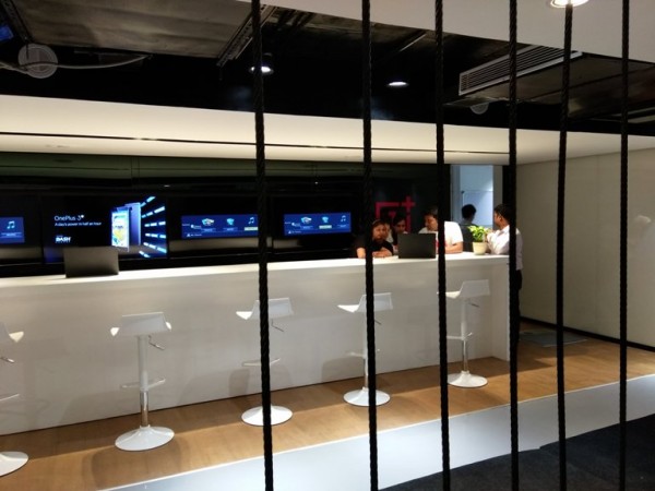 OnePlus Experience Store Service center