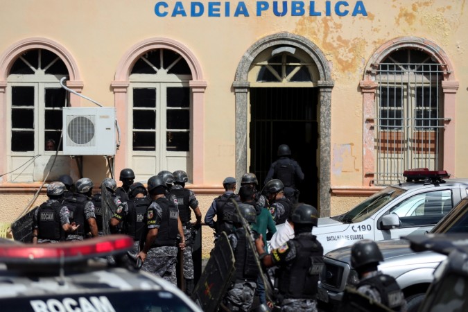 Riot police enter at the public jail in Manaus where some prisoners were relocated after a deadly prison riot in Manaus, Brazil, January 6, 2017. brazil prison deaths