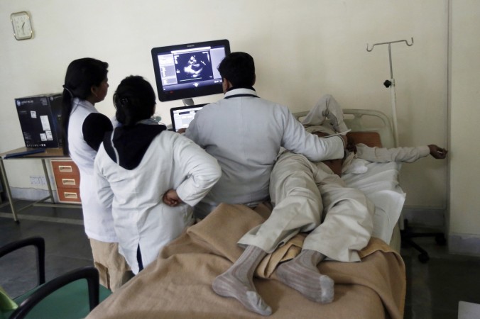 resident doctors, mass leave, forda, pay commission, 7th cpc, aap govt, arvind kejriwal
