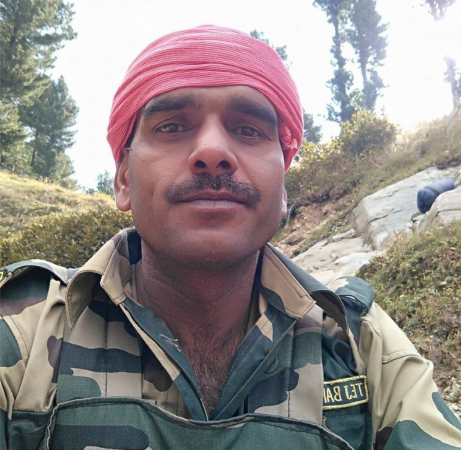 Pictured: Tej Bahadur Yadav, BSF jawan tej bahadur, bsf jawan arrested