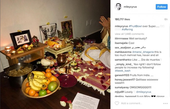 Miley Cyrus performs laxmi puja (La Miley Cyrus