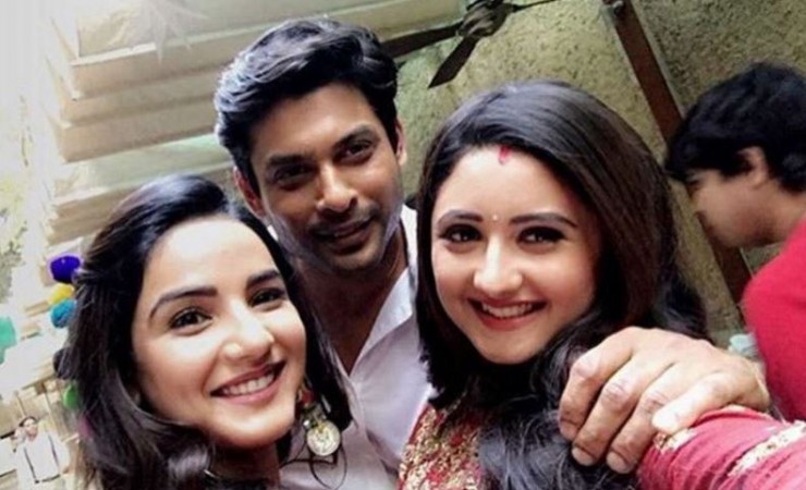 Dil Se Dil Tak actors Jasmin Bhasin (extreme left), Siddharth Shukla and Rashami Desai Siddharth Shukla, Dil Se Dil Tak