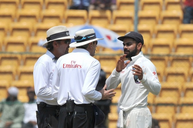 Virat Kohli was quick to protest Steve Smith's act during the Bengaluru Test of 2017. Virat Kohli, India vs Australia second Test, DRS, Nigel Llong, Steve Smith