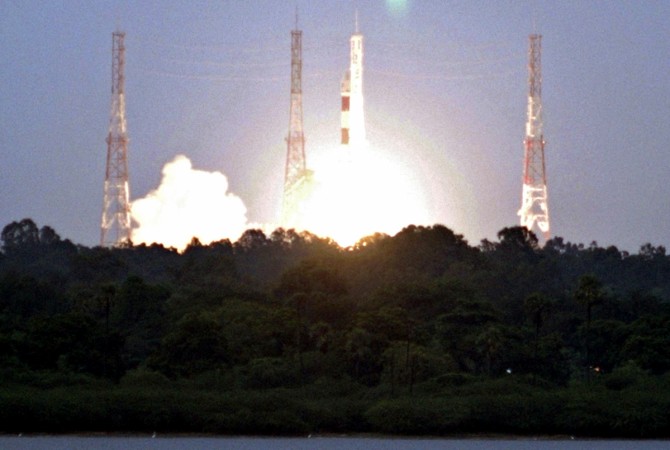 India's Polar Satellite Launch Vehicle (PSLV) C-11 blasting off carrying India's first unmanned moon mission Chandrayaan-1 from the Satish Dhawan space centre at Sriharikota, about 100 km (62 miles) north of the southern Indian city of Chennai October 22, 2008. Chandrayaan-1