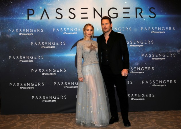 American actress Jennifer Lawrence and actor Chris Pratt pose during a photocall for the film Passengers, movie, nasa,torpor, hibernation, SpaceWorks Enterprises,