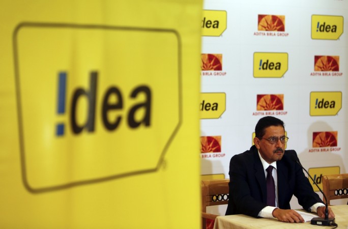 Idea Cellular's Managing Director Himanshu Kapania speaks during a news conference to announce the company's quarterly results in Mumbai October 24, 2013. idea cellular share price, idea cellular vodafone merger, aditya birla group, bharti airtel share price, reliance jio, indian telecom sector