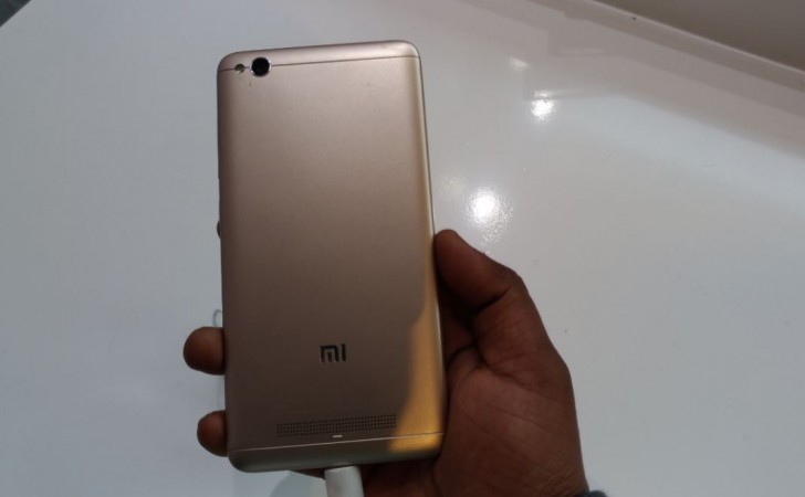 Xiaomi Redmi 4A: First impression Xiaomi Redmi 4A, first look, Redmi 4A back cover