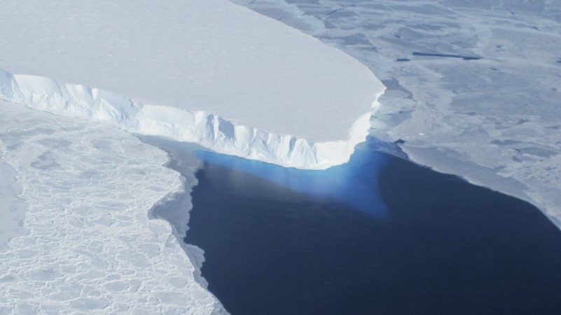 An uphill river flowing beneath an ice sheet in Antarctica has been discovered. Antarctica, water, environment,