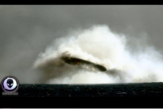 There have been instances of UFO sightings, not just in the skies but even under water! ufo, spotted, strange, mystery, underwater, NUFORC, US, navy,