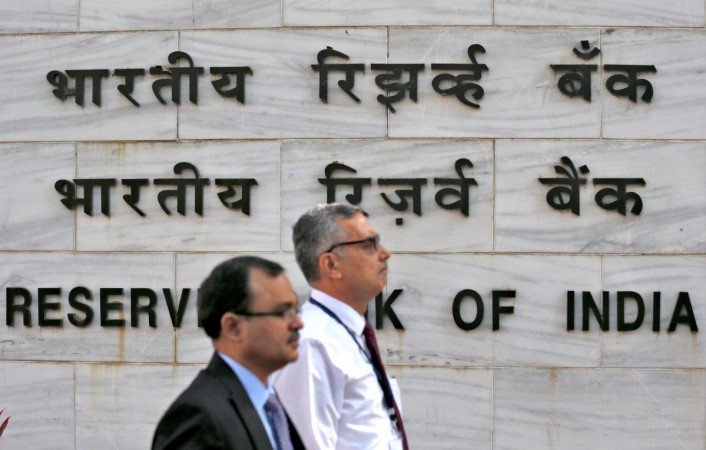 People walk past the Reserve Bank of India (RBI) head office in Mumbai, India, November 9, 2016. rbi, rbi governor urjit patel, rs 2000 notes, printing of rs 2000 notes, mystery behind rs 2000 note, demonetisation, note ban, cash crunch, digital payments, modi govt, pm modi