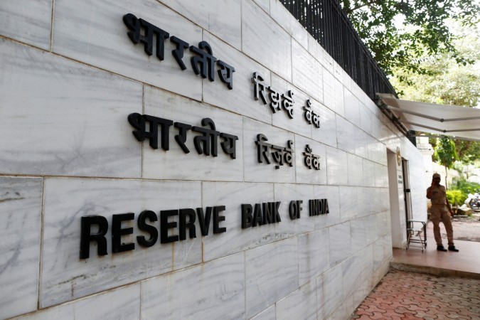 A police officer stands guard in front of the Reserve Bank of India (RBI) head office in Mumbai, India, August 9, 2016. rbi, rbi mpc meeting, rbi bi monthly meeting on april 6, sensex reacts to monetary review meeting, rbi growth projections, rbi governor urjit patel