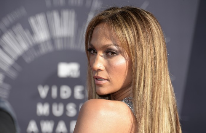 Jennifer Lopez sizzles in revealing outfit. Jennifer Lopez