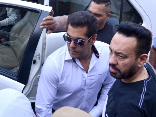 Salman Khan with his bodyguard Shera Salman Khan with his bodyguard Shera