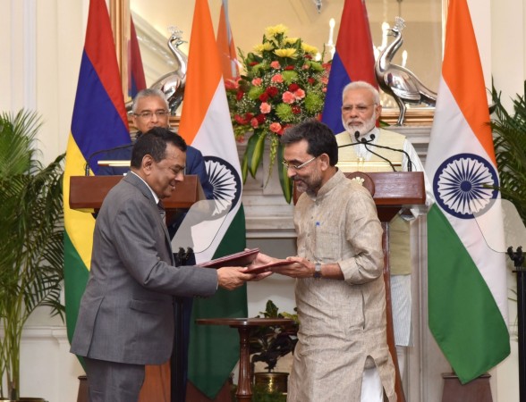 Narendra Modi and the Prime Minister of the Republic of Mauritius, Pravind Kumar Jugnauth witnessing the exchange of agreements, at Hyderabad House, in New Delhi on May 27, 2017. Mauritius, Pravind Kumar Jugnauth, PM Modi, Narendra Modi