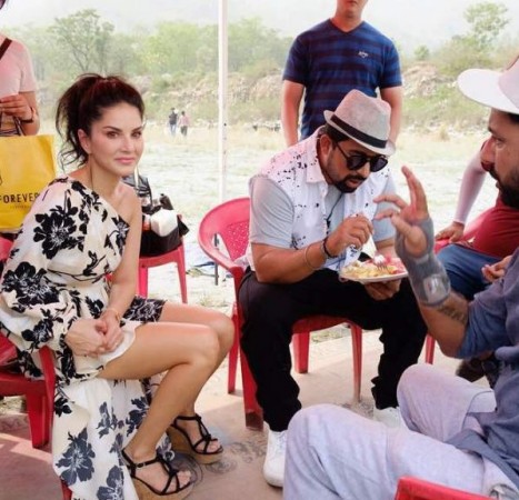 Sunny Leone and Rannvijay Singha on sets of MTV's Splitsvilla 10 MTV Splitsvilla 10