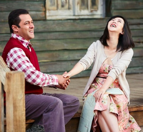 Salman Khan and Zhu Zhu in Tubelight Salman Khan and Zhu Zhu in Tubelight