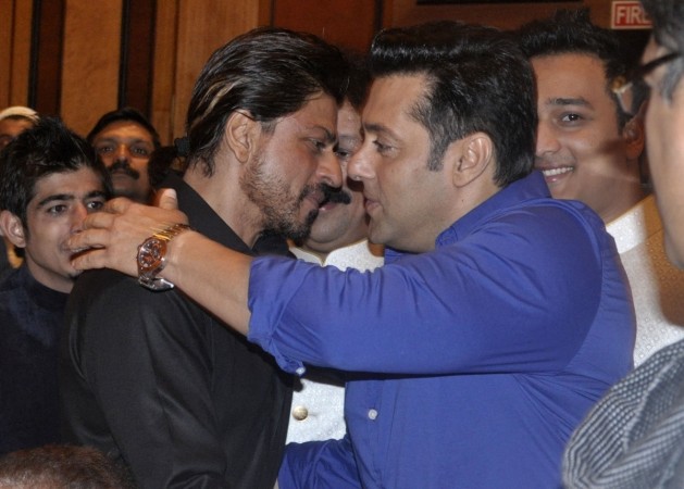 Shah Rukh Khan, Salman Khan at Baba Siddiqui's Iftar party 2014 Shah Rukh Khan, Salman Khan at Baba Siddiqui's Iftar party 2014
