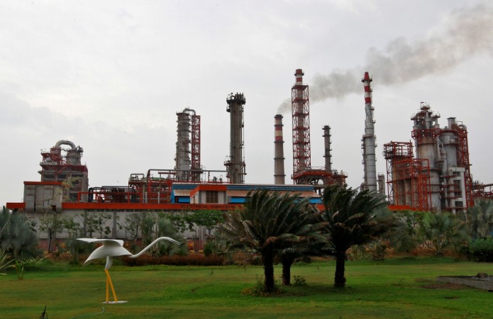 An oil refinery of Essar Oil, which runs India's second biggest private sector refinery, is pictured in Vadinar of Gujarat in this October 2016 file photo. REUTERS/Amit Dave Essar Oil