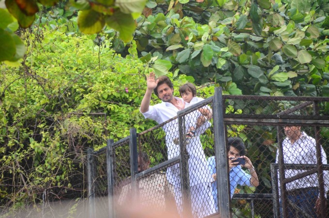Shah Rukh Khan, AbRam at Mannat greeting fans on Eid Shah Rukh Khan, AbRam at Mannat greeting fans on Eid