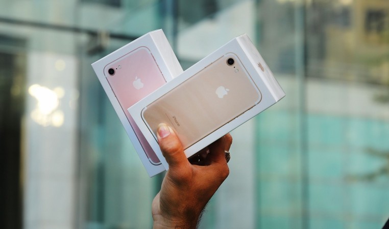 One of the first customers to buy a new iPhone walks out of an Apple store in Manhattan on September 16, 2016 in New York City. iPhone 7
