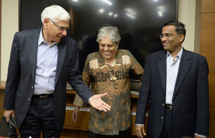 CoA members Vinod Rai (L) and Diana Edulji (C) bcci