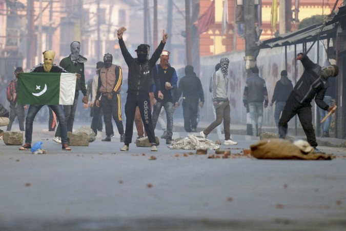 Kashmiri protestors clash with Indian police during a rally in downtown Srinagar on December 2, 2016. Stone Pelting Kashmir