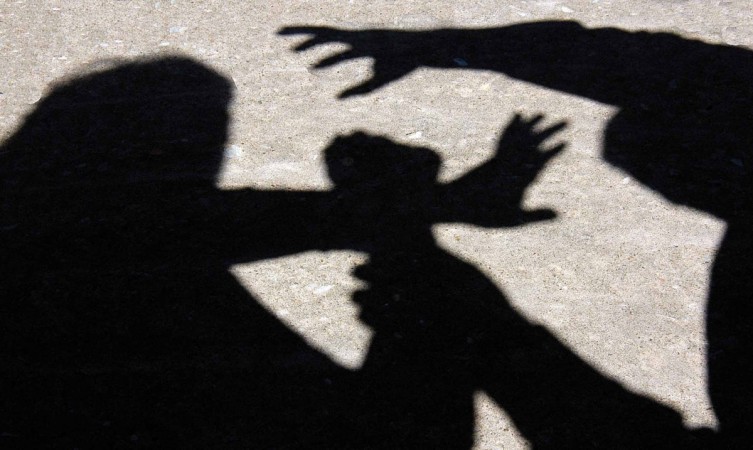 Picture for representation Egyptian woman bashes her molester