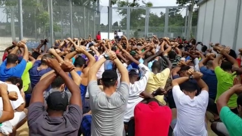 Asylum seekers waiting to apply for asylums Asylum seekers waiting to apply for asylums