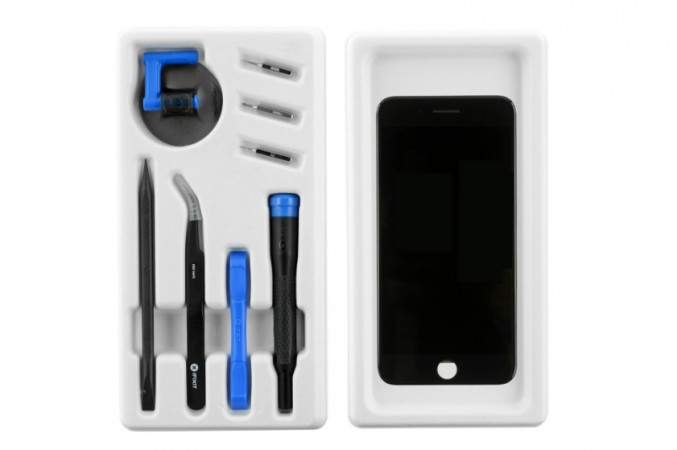 <span>iFixit</span>'s kit for fixing <span>iPhone</span> screen iFixit's kit for fixing iPhone screen