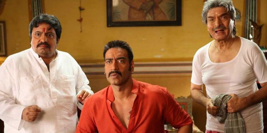 Neeraj Vora (extreme left), Ajay Devgn and Asrani Neeraj Vora, Neeraj Vora coma, Neeraj Vora Bollywood films