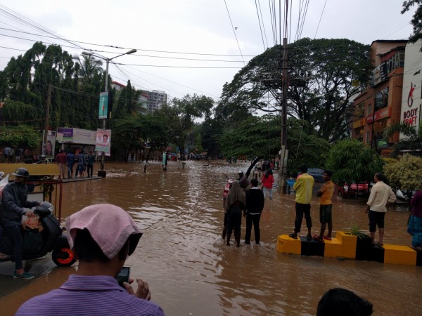 A major road of Bengaluru gets flooded within a few minutes of rain bangalore rains