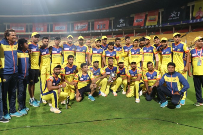 Mysuru Warriors pose for a photograph after winning their KPL 2017 opener in Bengaluru Mysuru Warriors