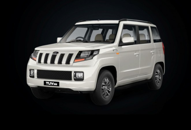 Mahindra TUV300 T10 - Pearl White Mahindra TUV300 T10