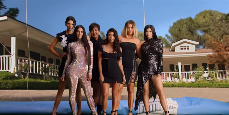 Keeping Up With The Kardashians Just Recreated Their Season 1 Opening ...