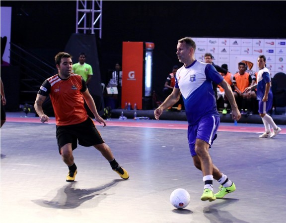 File photo of Deco (L) and Mumbai Warriors captain Ryan Giggs (R) Ryan Giggs