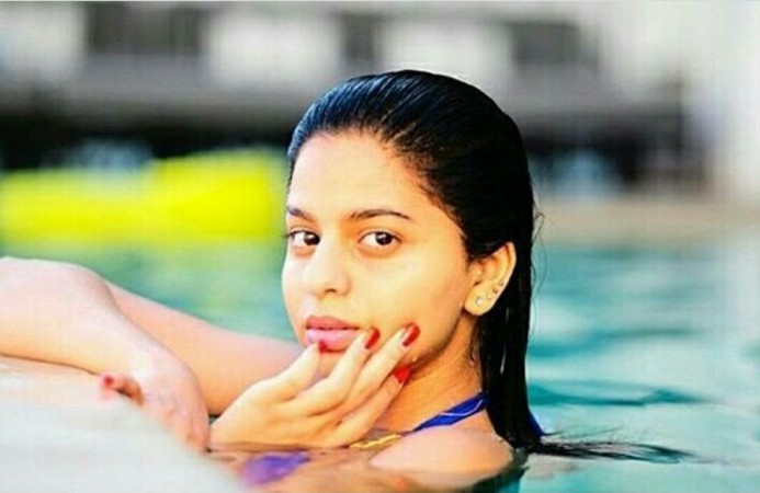 Suhana Khan SRK daughter Suhana swimming pool