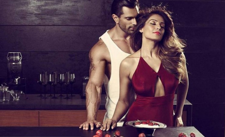 Bipasha Basu, Karan Singh Grover Bipasha Basu, Karan Singh Grover condom Ad