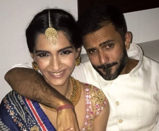 Sonam Kapoor and 'Baby' Anand Ahuja's Skype VIDEO is just ... - 543 x 450 jpeg 51kB