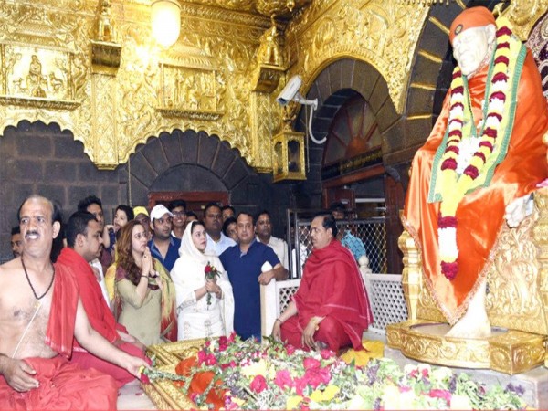 Kapil Sharma with Ginni Chatrath at Sai Baba temple in Shirdi Kapil Sharma with Ginni Chatrath at Sai Baba temple in Shirdi