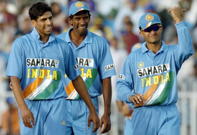 Nehra (L) and Lakshmipathy Balaji (C) with former captain Sourav Ganguly (R) Ashish Nehra and Sourav Ganguly