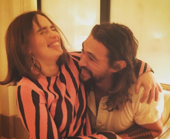 Emilia Clarke (L), Jason Momoa (R) Emilia Clarke, Jason Momoa