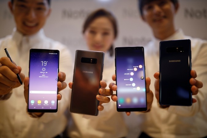 Models pose for photographs with Samsung Electronics' Galaxy Note 8 during its launching ceremony in Seoul, South Korea, September 12, 2017. Samsung Galaxy Note 8