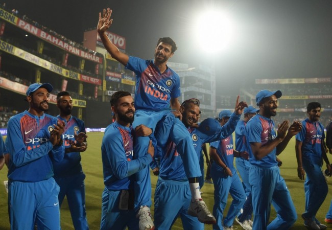 Ashish Nehra did a celebratory lap at the Feroz Shah Kotla on November 1 Ashish Nehra