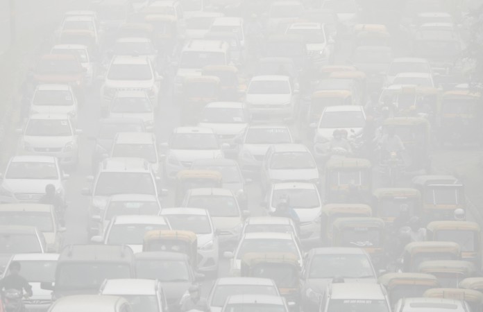 Vehicles drive through heavy smog in Delhi, India, November 8, 2017. Delhi smog