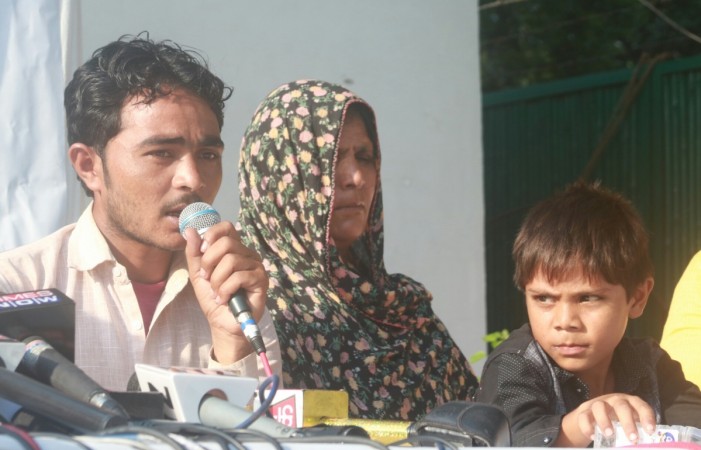 Family members of Pehlu Khan during a press conference regarding implemention of MASUKA law, in New Delhi on Sept 15, 2017. pehu 111