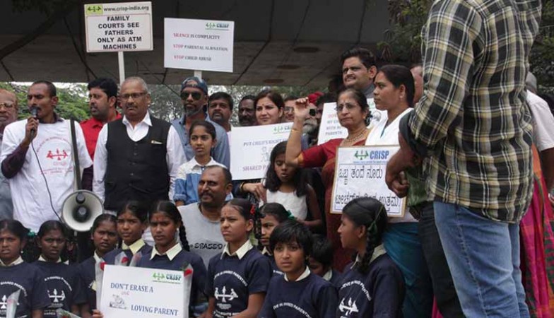 Childrens' Rights Initiative for Shared Parenting (CRISP) President, Kumar Jahgirdar with Kannada actress Bhavana in a campaign, near Freedom Park in Bengaluru on November 14, Tuesday CRISP